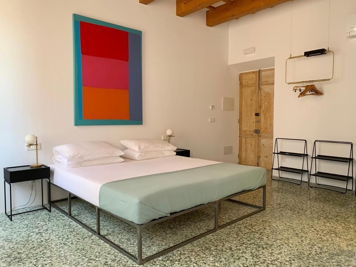 Fragile Hotel Ciutadella  Luaran gambar